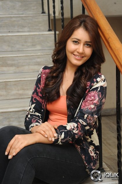 Raashi-Khanna-at-Joru-Audio-Success-Meet